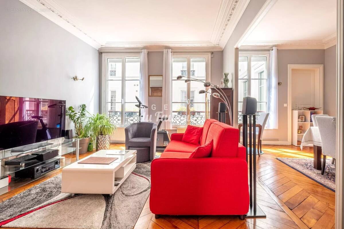Appartement à PARIS-10E