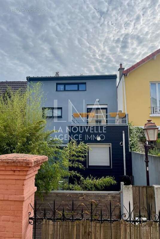 Maison à LES LILAS