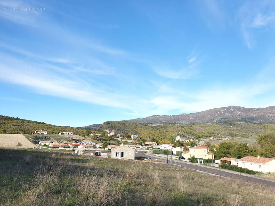 Terrain à NYONS
