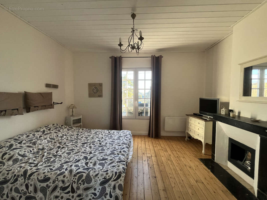 Maison à PORT-EN-BESSIN-HUPPAIN