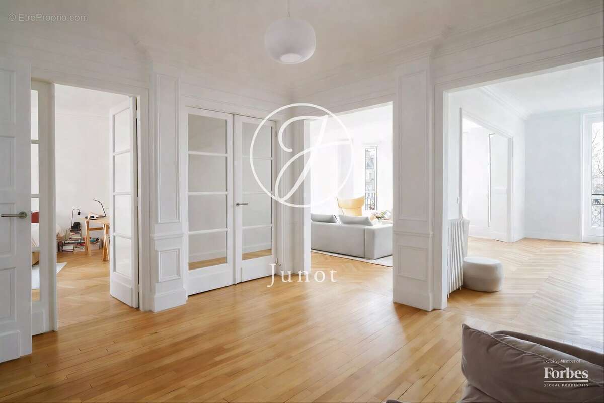 Appartement à PARIS-7E