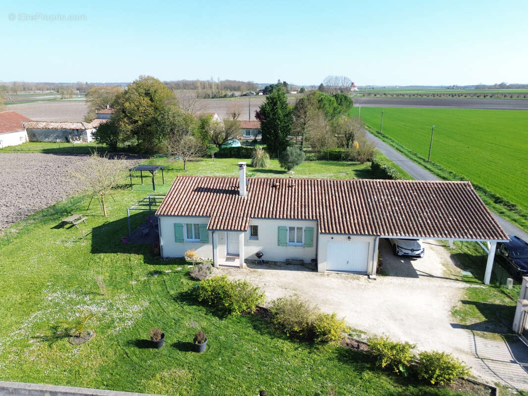 Maison à SAINT-CIERS-CHAMPAGNE