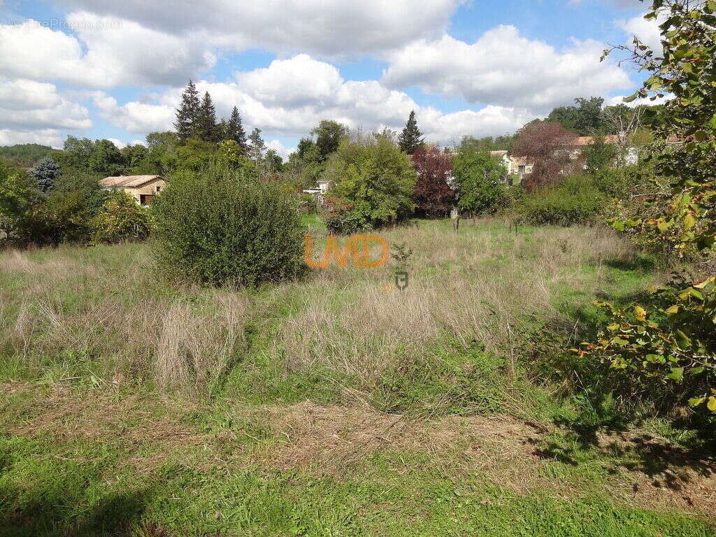 Terrain à DOUZILLAC