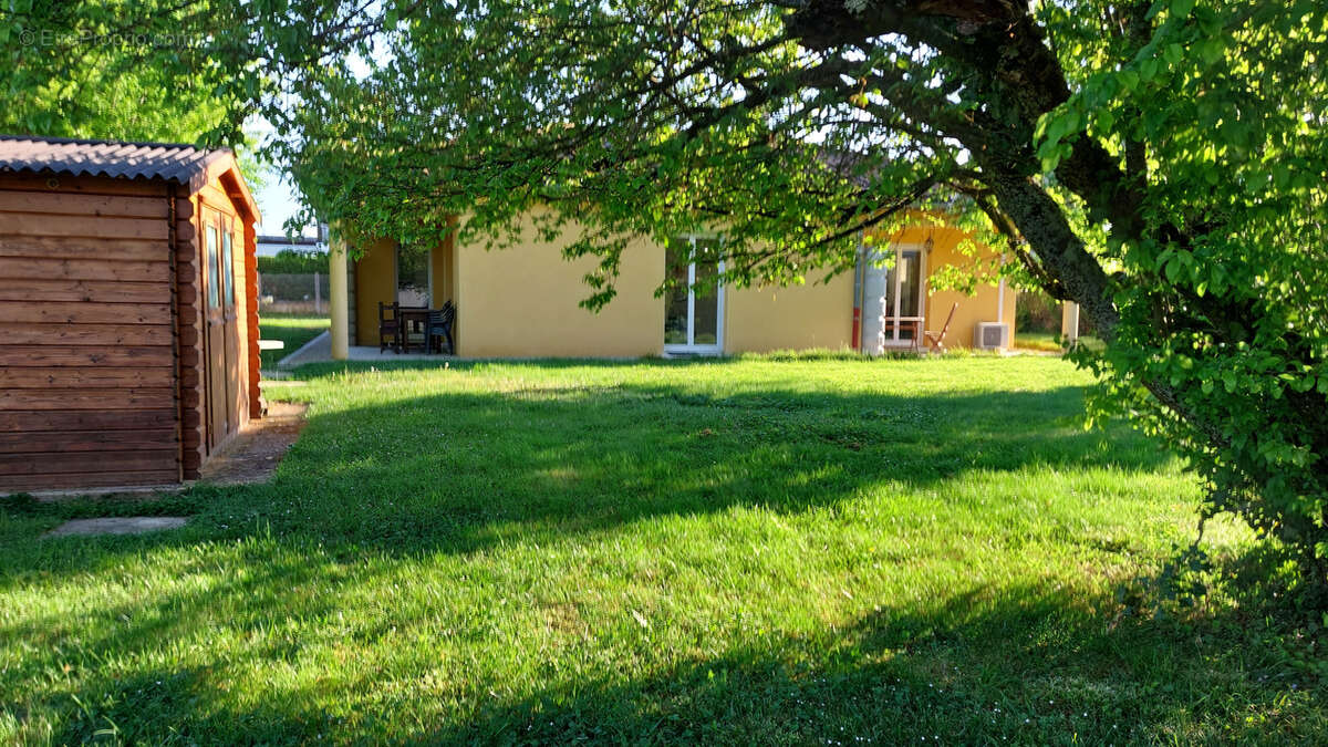Maison de plain-pied avec grand terrain arboré dans un secteur recherché de Saint-Bernard - photo 16