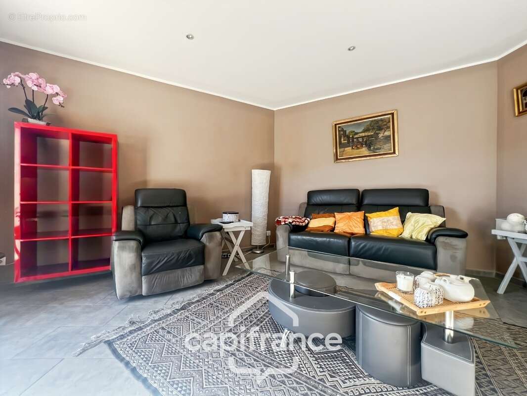 LES TAILLADES, maison individuelle de plain pied  de 210 m2, en campagne,  4 chambres, sur un terrain de 2900 m2 environ, piscin - photo 24