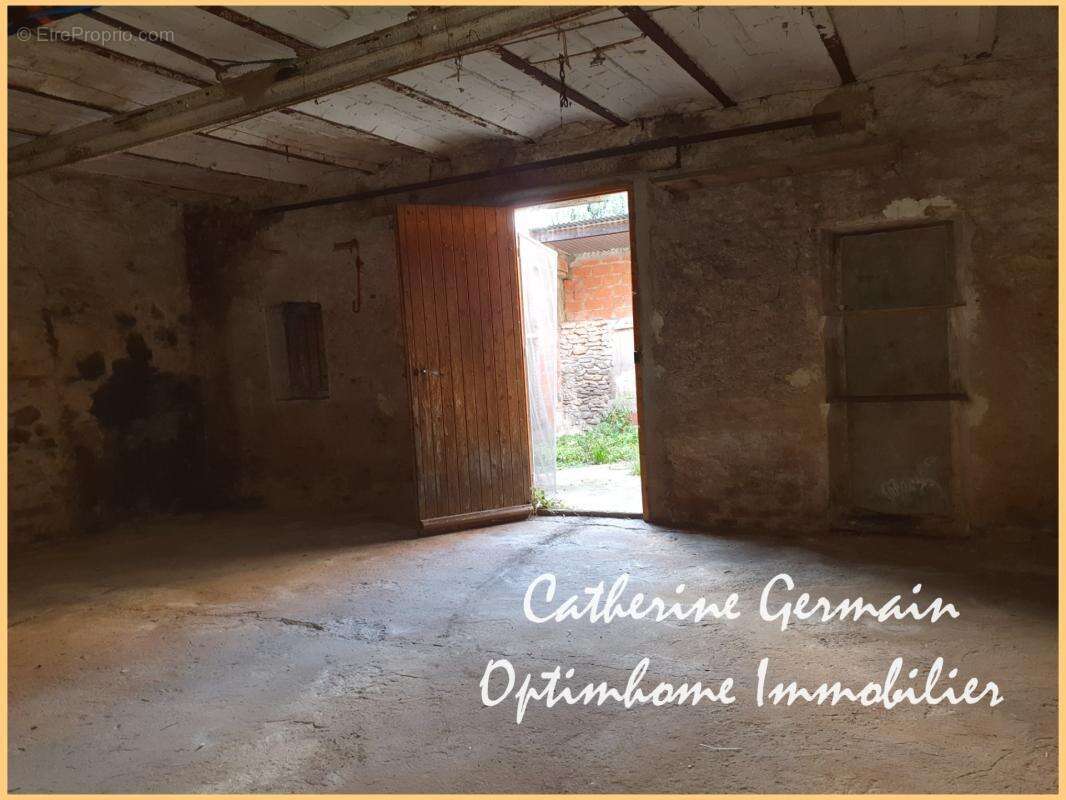 A Aigues Vives (11), à vendre : maison de village à rénover avec cour, terrasse et grand garage - photo 18
