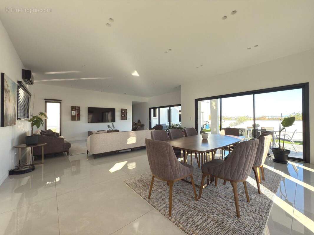 Maison à PERIGNAT-LES-SARLIEVE