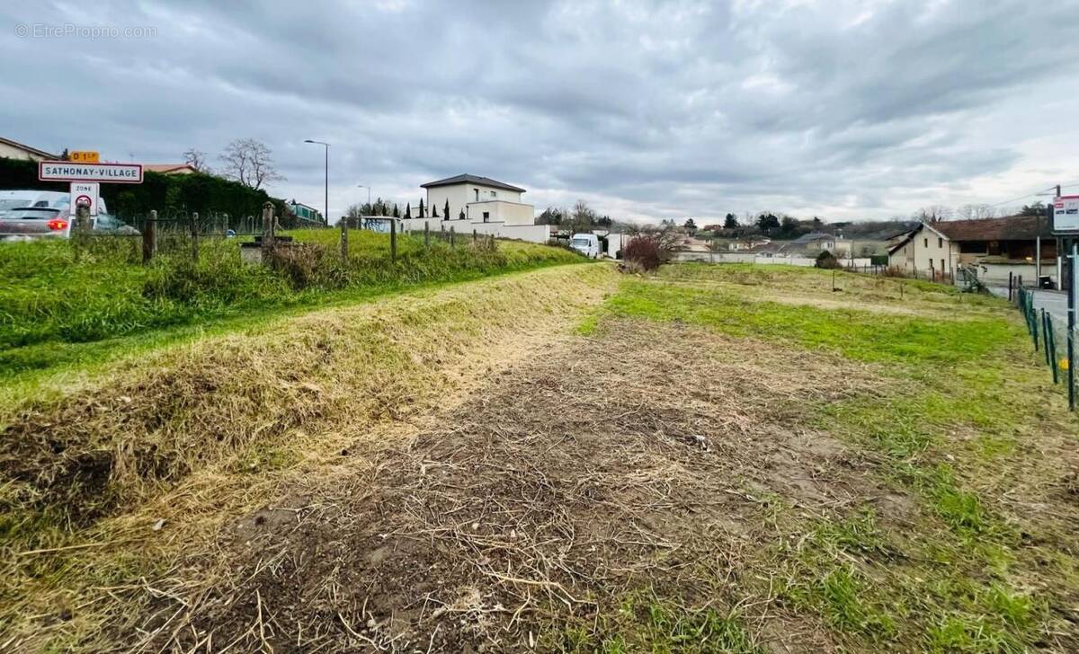 Terrain à CAILLOUX-SUR-FONTAINES