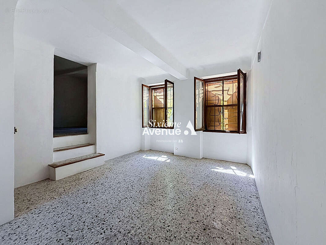 A vendre au Plan de Grasse - Maison atypique de 10 pièces ? 8 chambres ? Terrain de 360 m² - photo 8