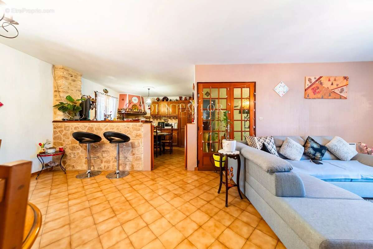 Les taillades — maison traditionnelle avec piscine et jardin - photo 7