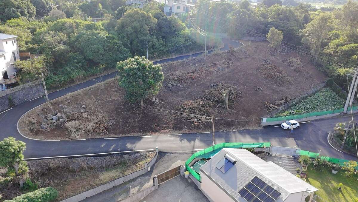 Terrain à LE TAMPON