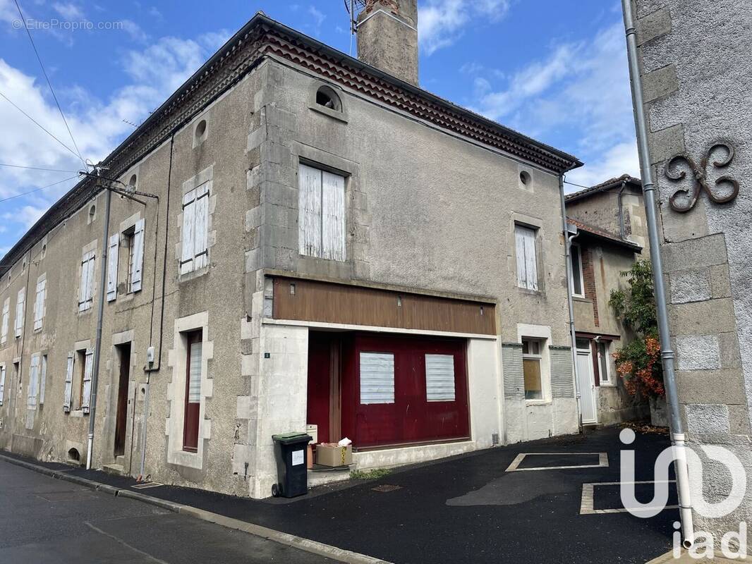Photo 1 - Maison à BUSSIERE-POITEVINE