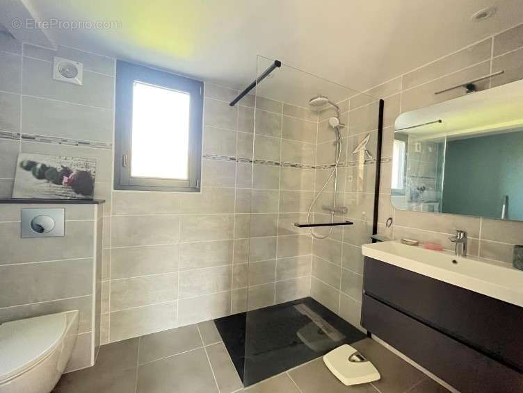 Maison à SAINT-VINCENT-DE-BARRES