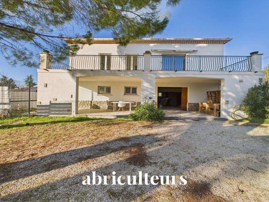 Belle maison T4 avec possibilité d'aménagement, terrasses et jardin à Eguilles (13510) - photo 4