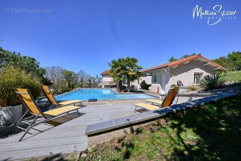 Propriété exceptionnelle à VALEILLE (42) avec parc agréamenté d'une piscine à débordement - photo 7