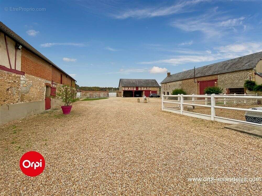 Maison à COURCELLES-SUR-SEINE