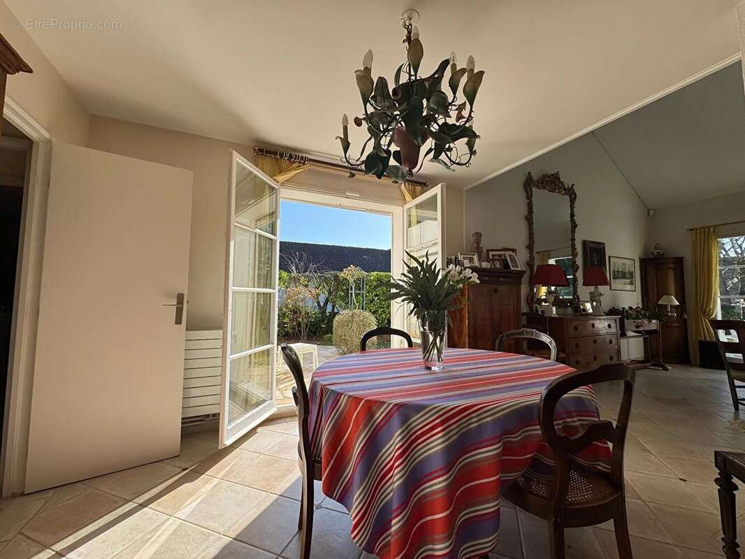 Maison à SAINT-NOM-LA-BRETECHE