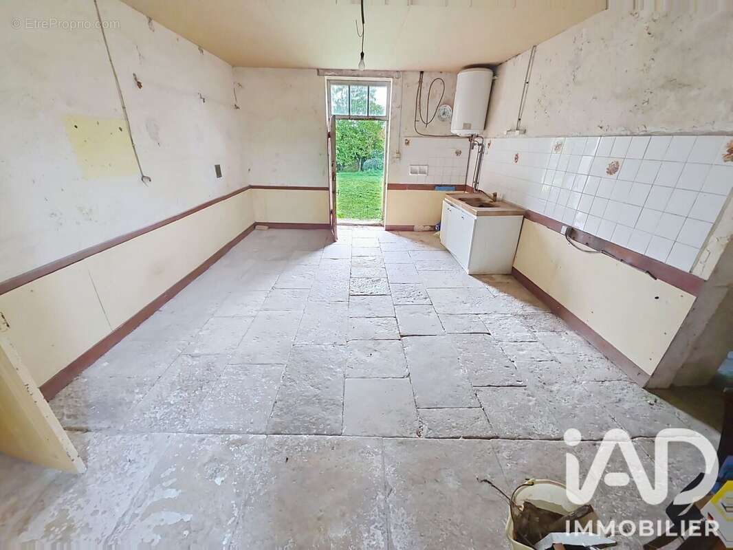 Maison 390 m² à Vervant  - photo 4