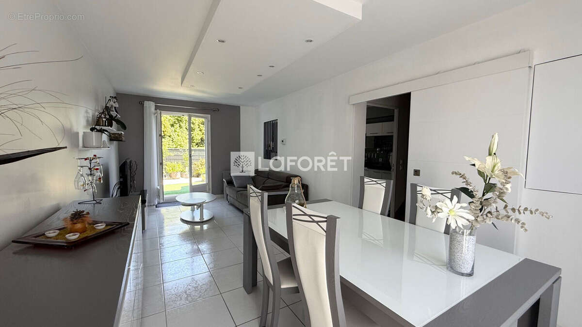 Maison à SAINT-LEGER-DU-BOURG-DENIS