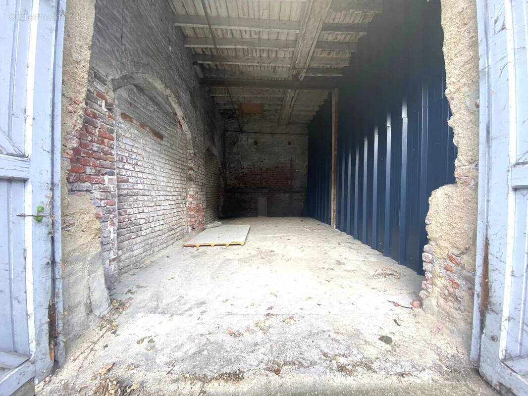 Parking à SAINT-AMAND-LES-EAUX