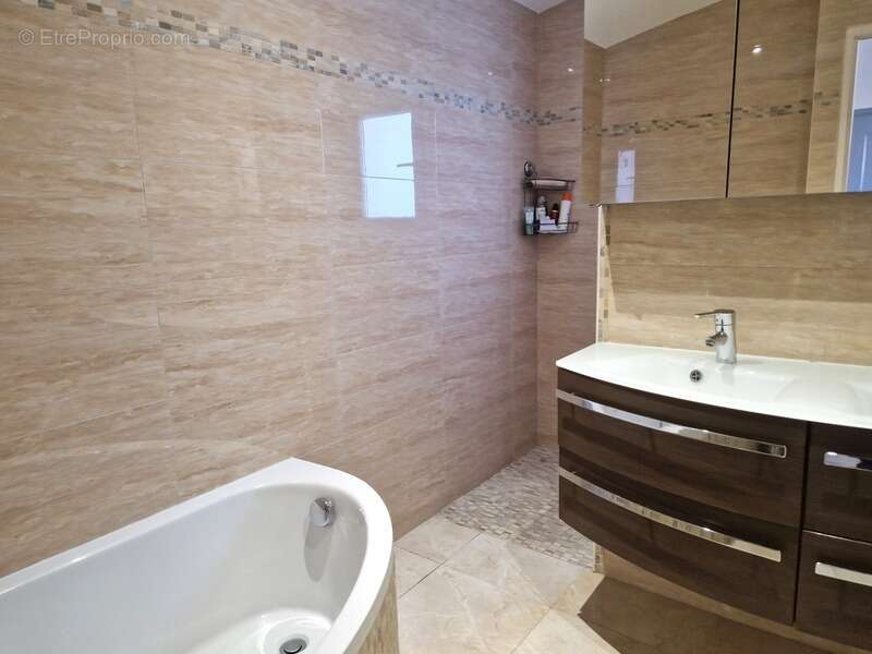 Maison à SAINT-LAURENT-DU-VAR