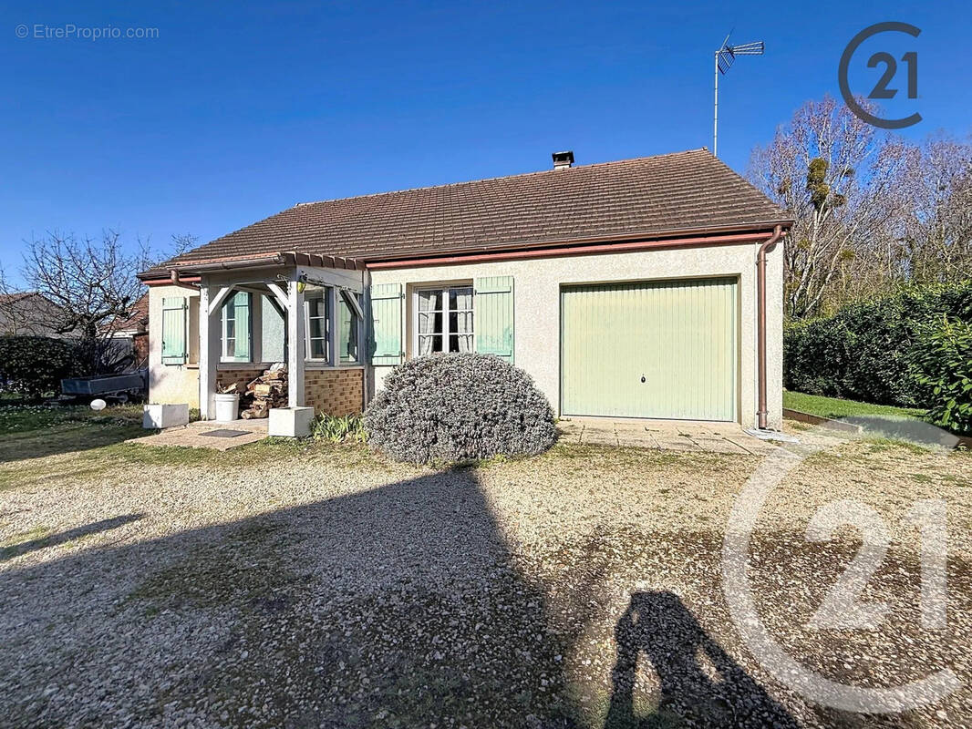 Maison à VILLENEUVE-LA-GUYARD