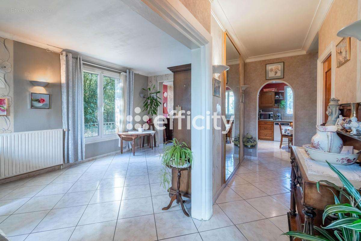 Maison à VILLENEUVE-LE-ROI