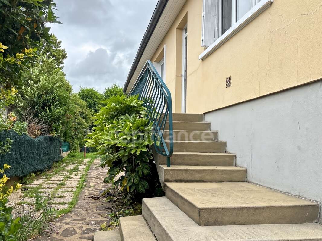 LE MANS Quartier Maillet-Bellevue Maison sur sous sol 4 chambres - photo 12