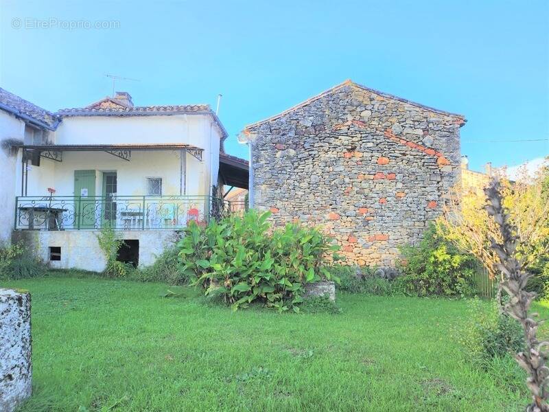 Maison à CUZORN
