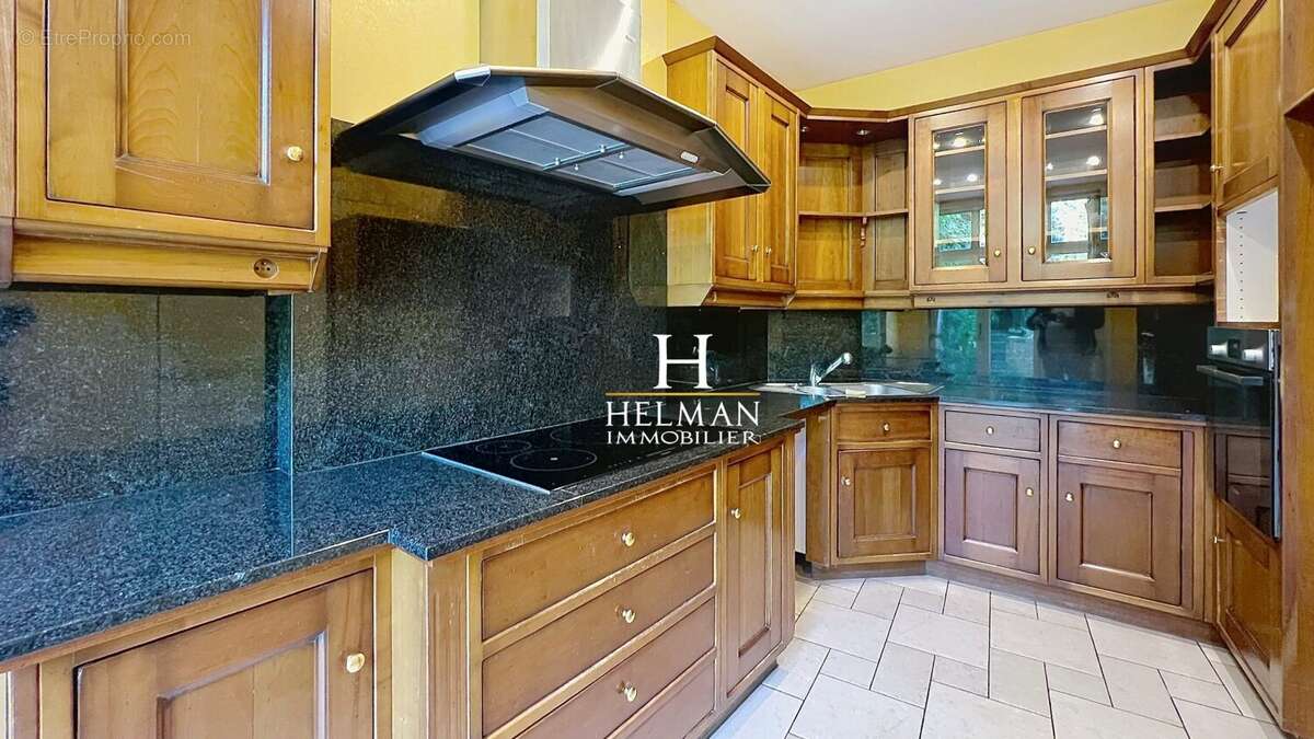 Maison 258 m² à Saint-Omer  - photo 8