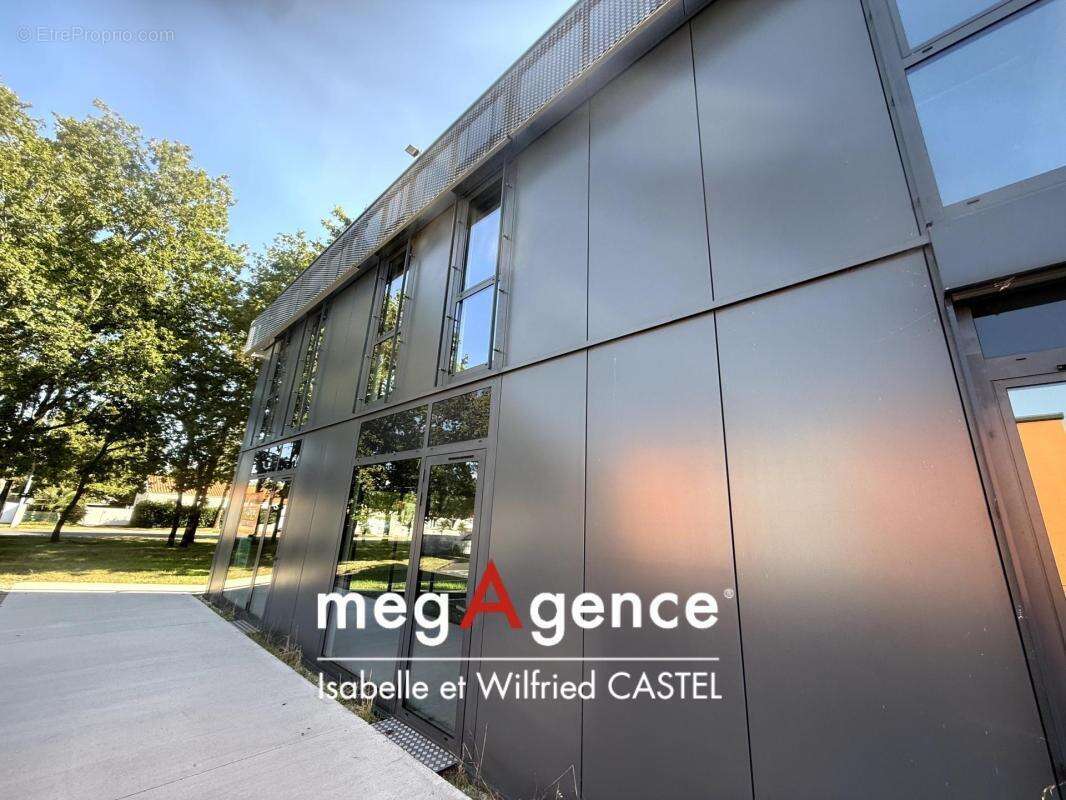 Murs à usage de bureaux ou commerce dans parc d'activité - photo 4