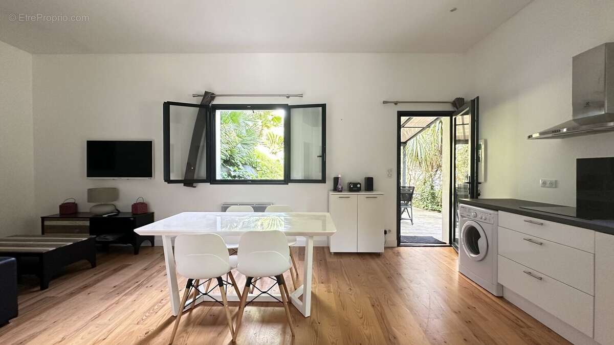 Villa d'architecte de type t8 de 220 m2 dont un appartement de 46 m2 avec piscine - photo 19