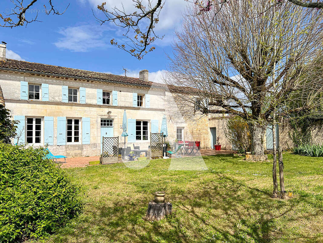 Maison à LE DOUHET