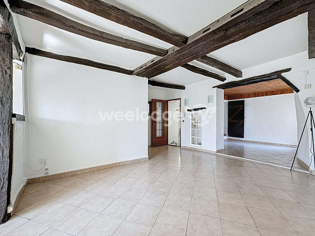 Maison à CHANTELOUP-LES-VIGNES