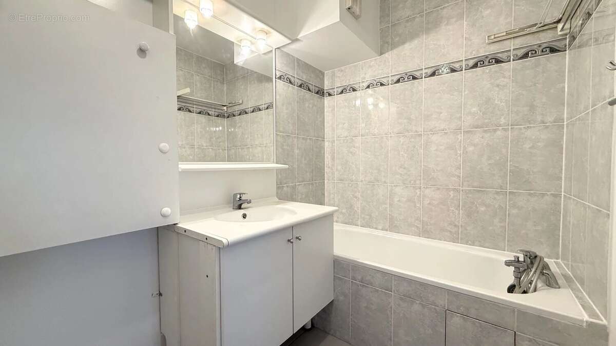 Appartement à EZANVILLE