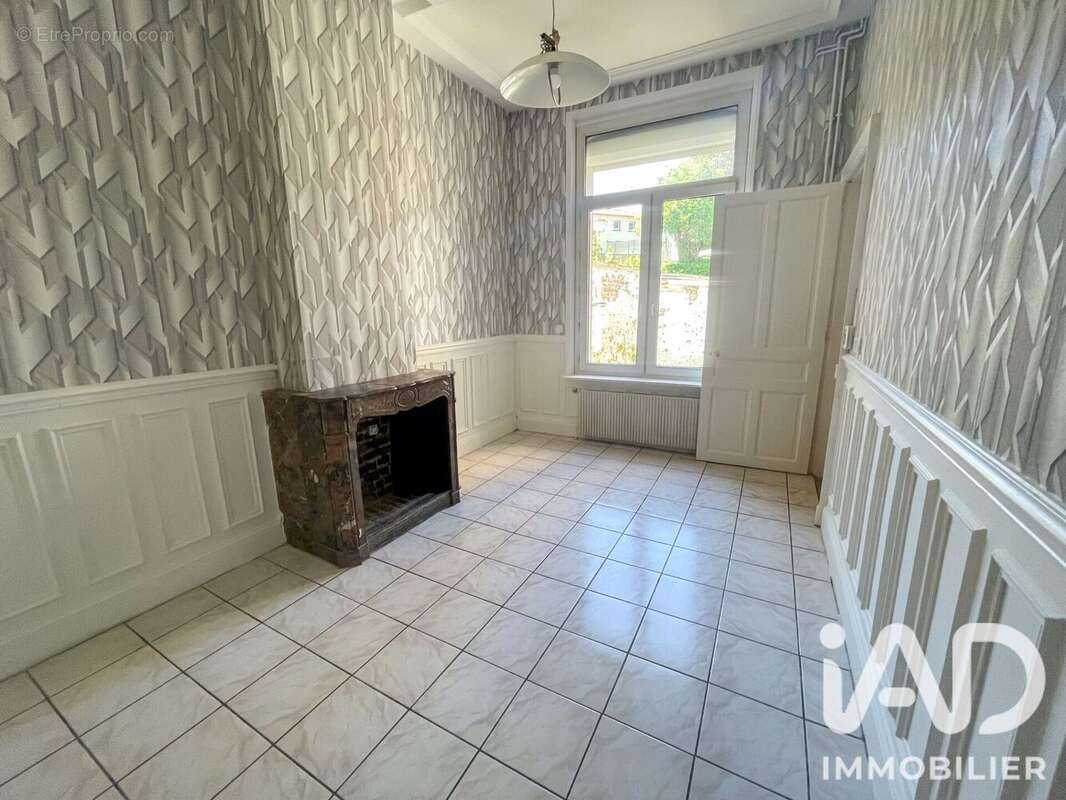 Maison 130 m² à Saint-Quentin  - photo 2
