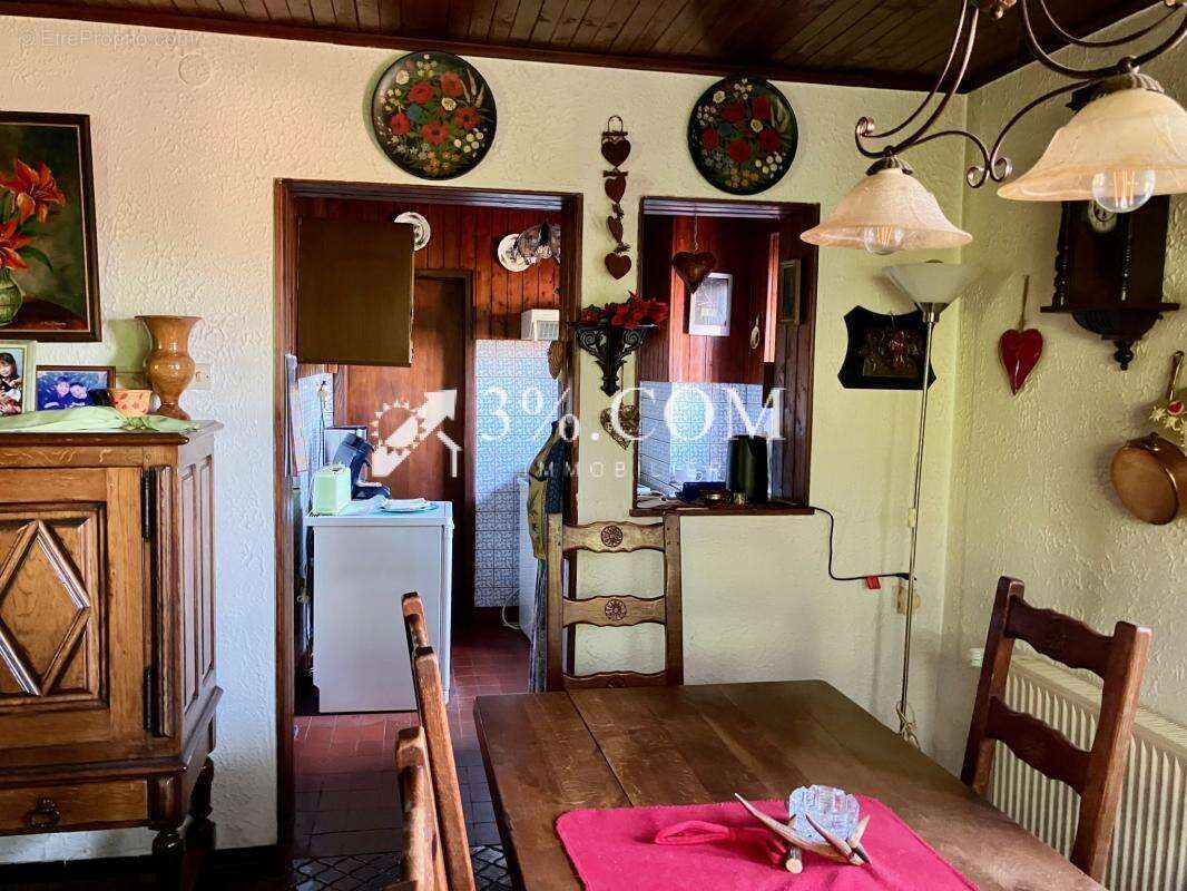 Maison sur les hauteurs avec terrain boisé - photo 8