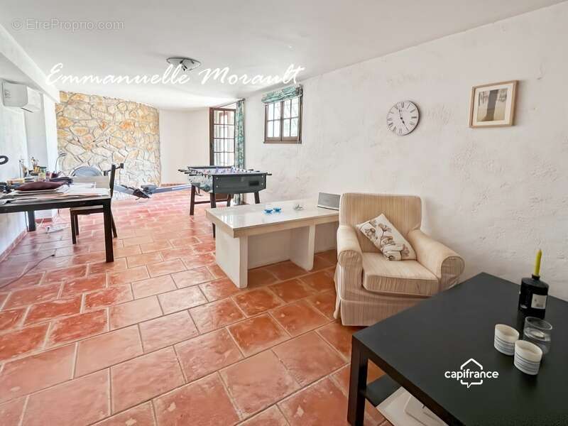 Maison à BAGNOLS-EN-FORET