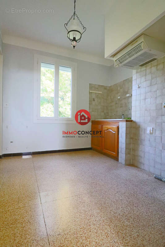 Maison à LAUDUN-L&#039;ARDOISE