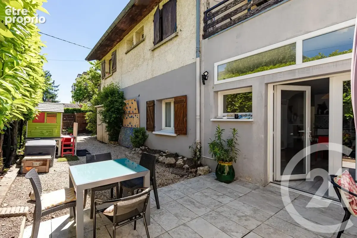 Appartement à FONTAINE