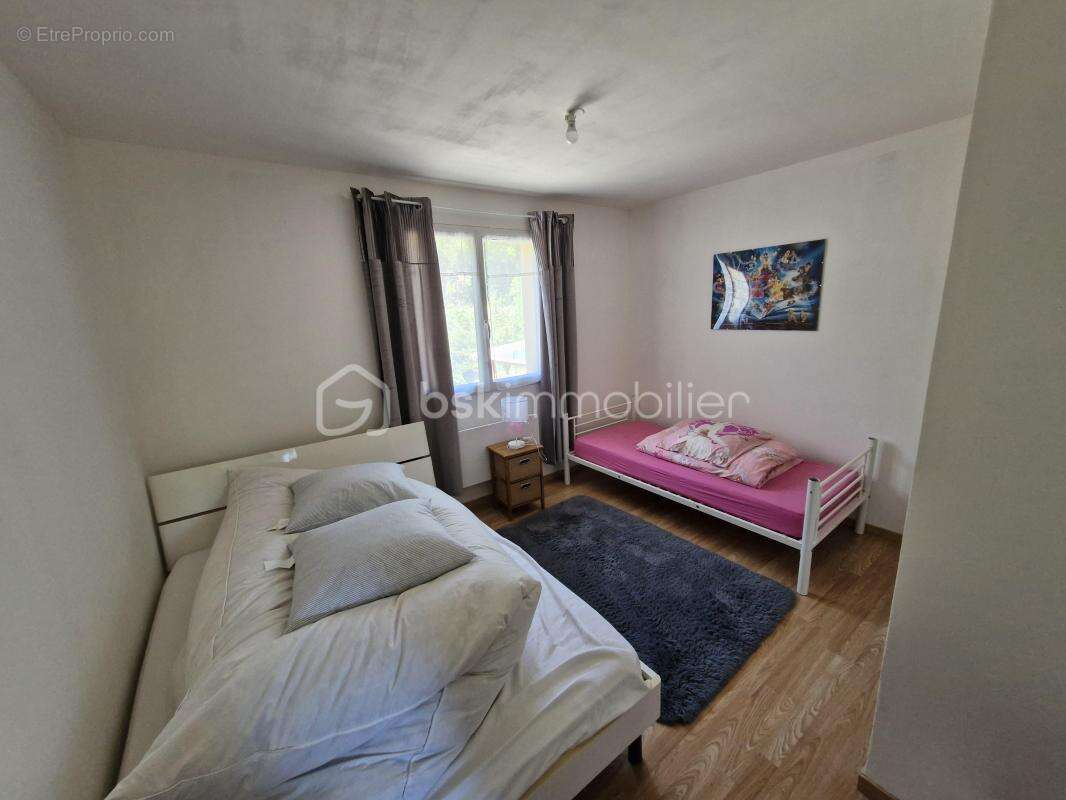Charmante maison de 145m2 sur son terrain clos de 2224m2 dans un environnement calme à Mouleydier - photo 15