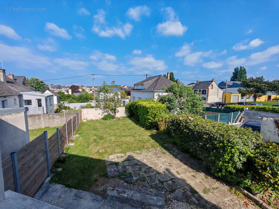 Maison à DONVILLE-LES-BAINS
