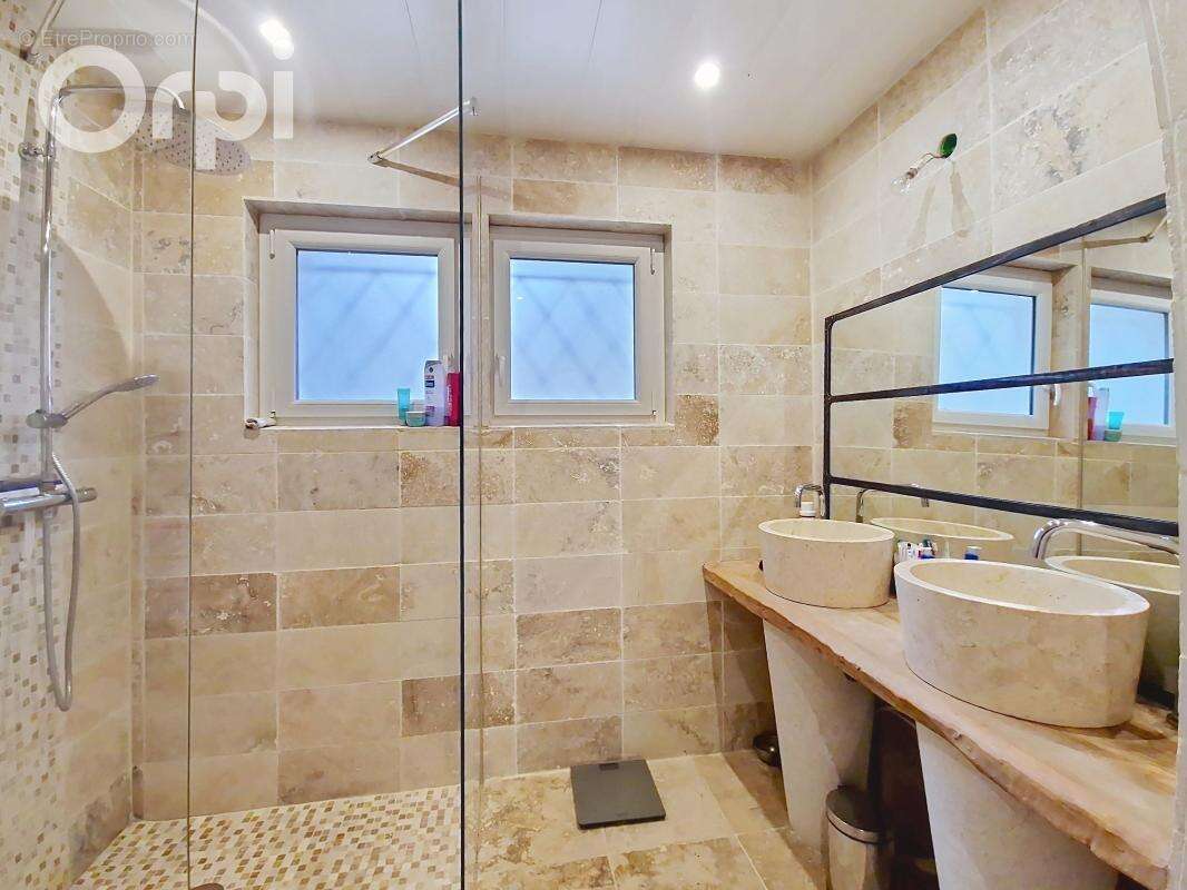 À Vendre maison 232 m2 et logement 50 m2 - photo 13