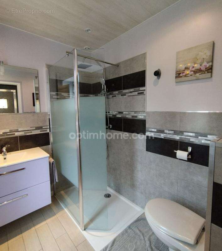 Charente, exceptionnelle ! A 10mn de La Rochefoucauld, maison 206 m², pièce de vie 70 m², grange, terrain clos 3602m² - photo 16