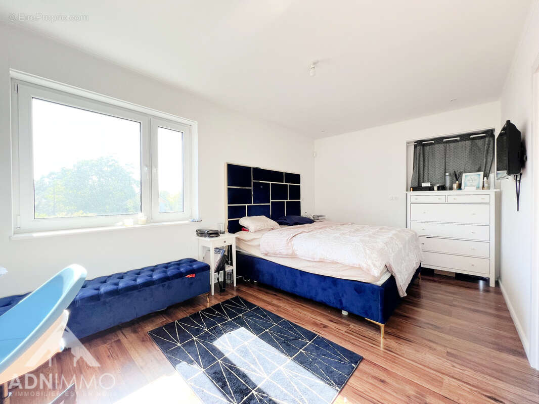 Maison à SAINT-GENIS-POUILLY