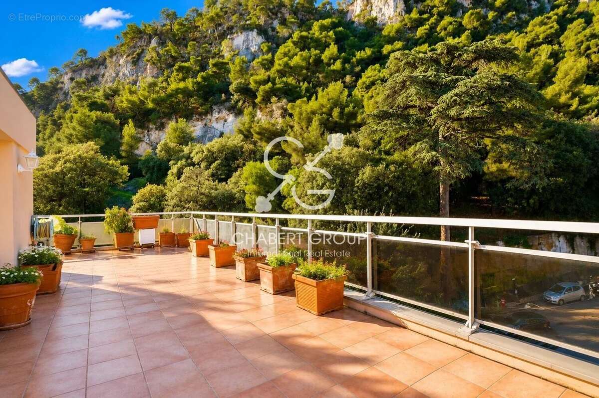 Villefranche-sur-mer - centre-ville - appartement - 3 pièces - 74 m² - rooftop - vue mer panoramique - terrasse - garage & stati - photo 15
