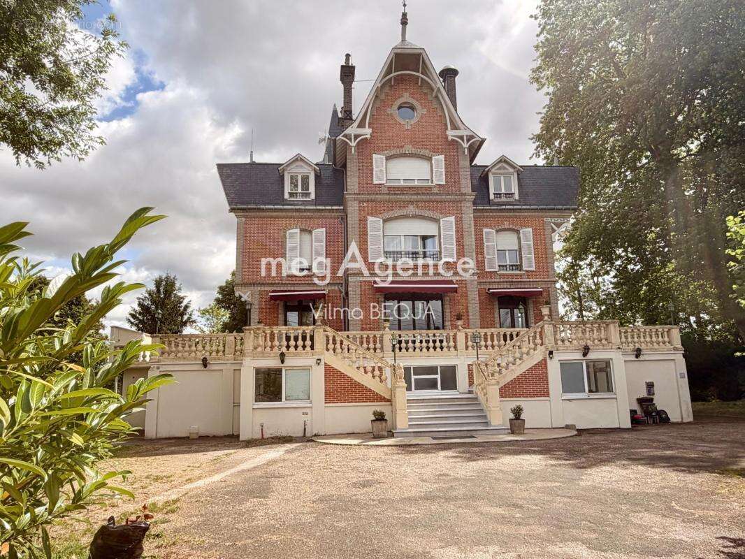 Propriété de caractère avec vue imprenable sur l’Yonne  - photo 3
