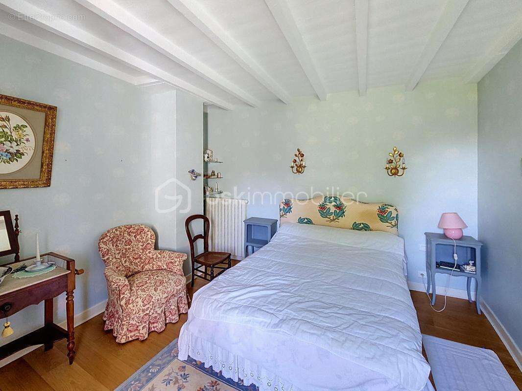 Du cachet et du charme pour cette confortable maison de 181m2. sur 1.1 hectare de terrain - photo 20