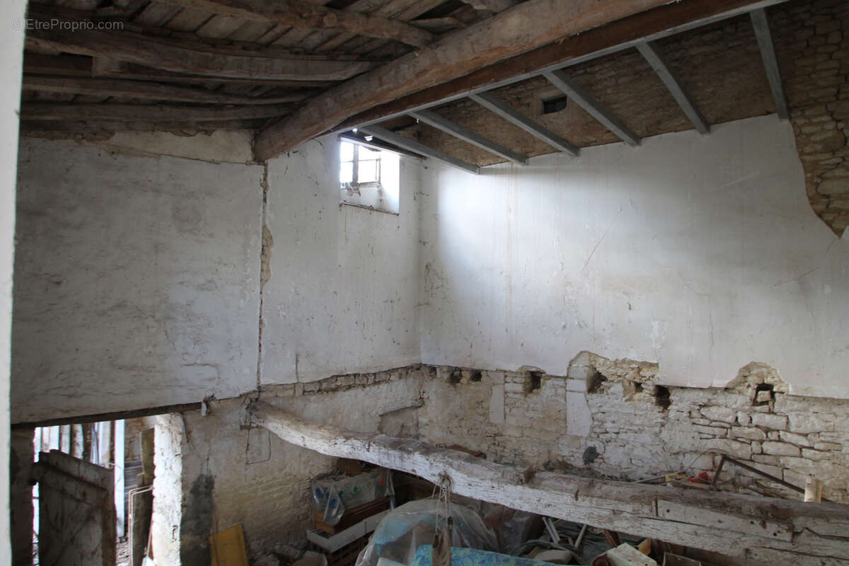 Maison à MARCILLAC-LANVILLE