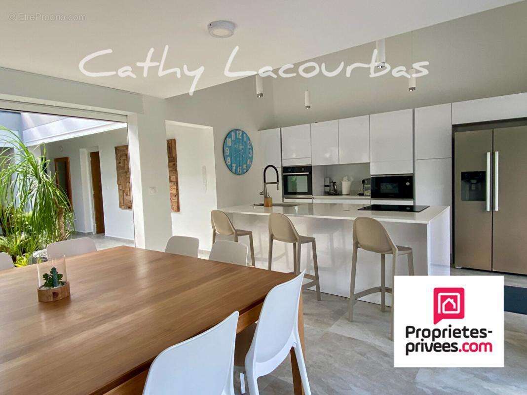 Maison à PETIT-BOURG